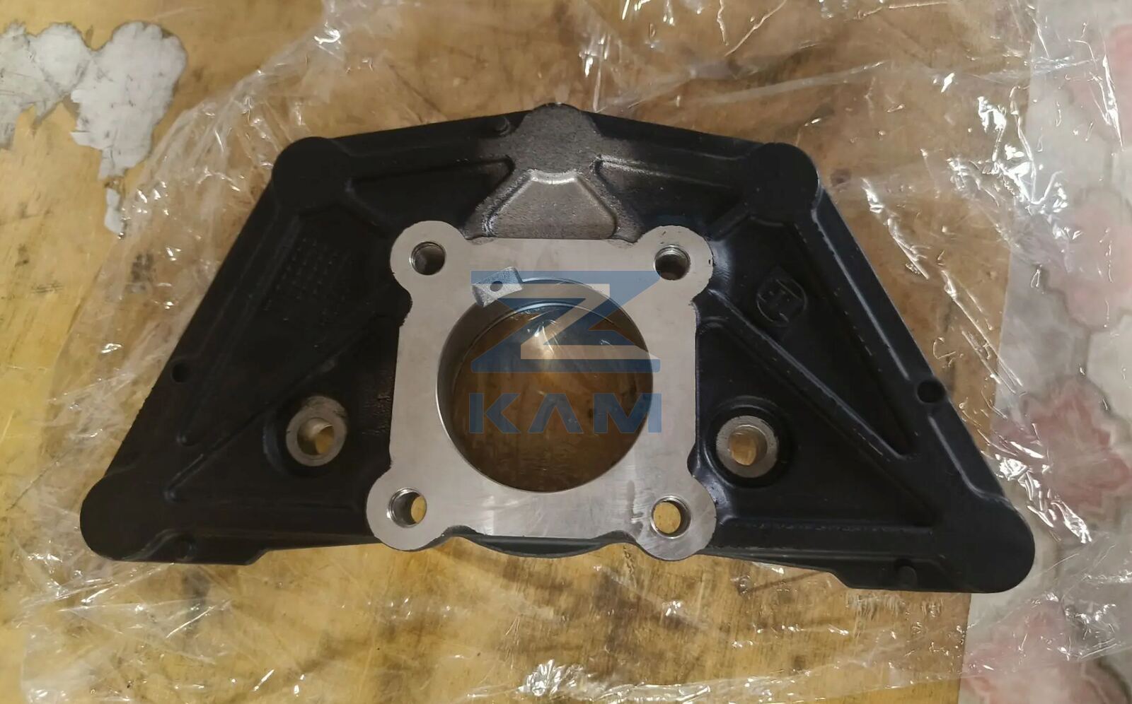 Крышка АКПП ZF c отверствием под КОМ на 12TX 2620, 2210, 2820 Traxon / ZF